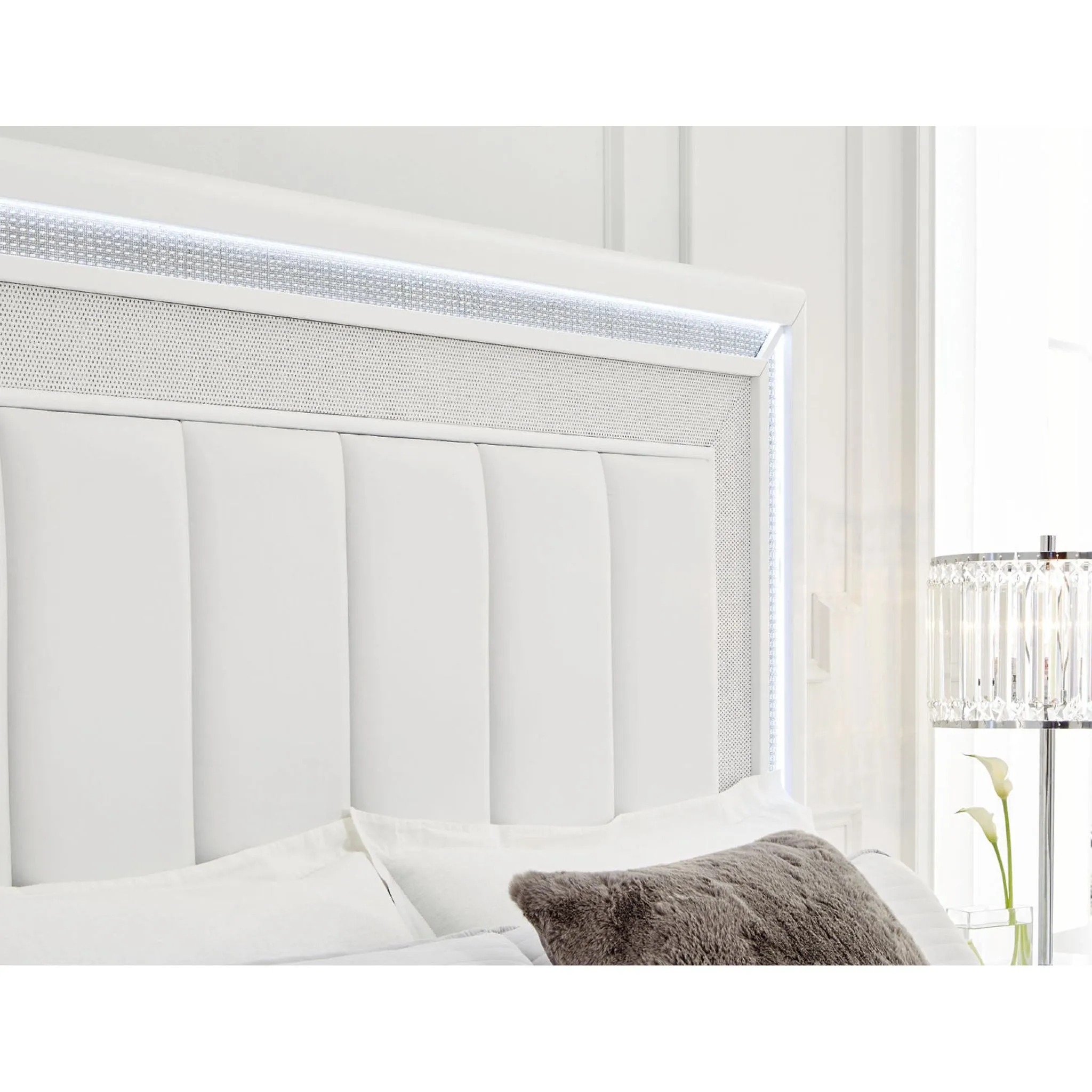Chalanna Storage Bed