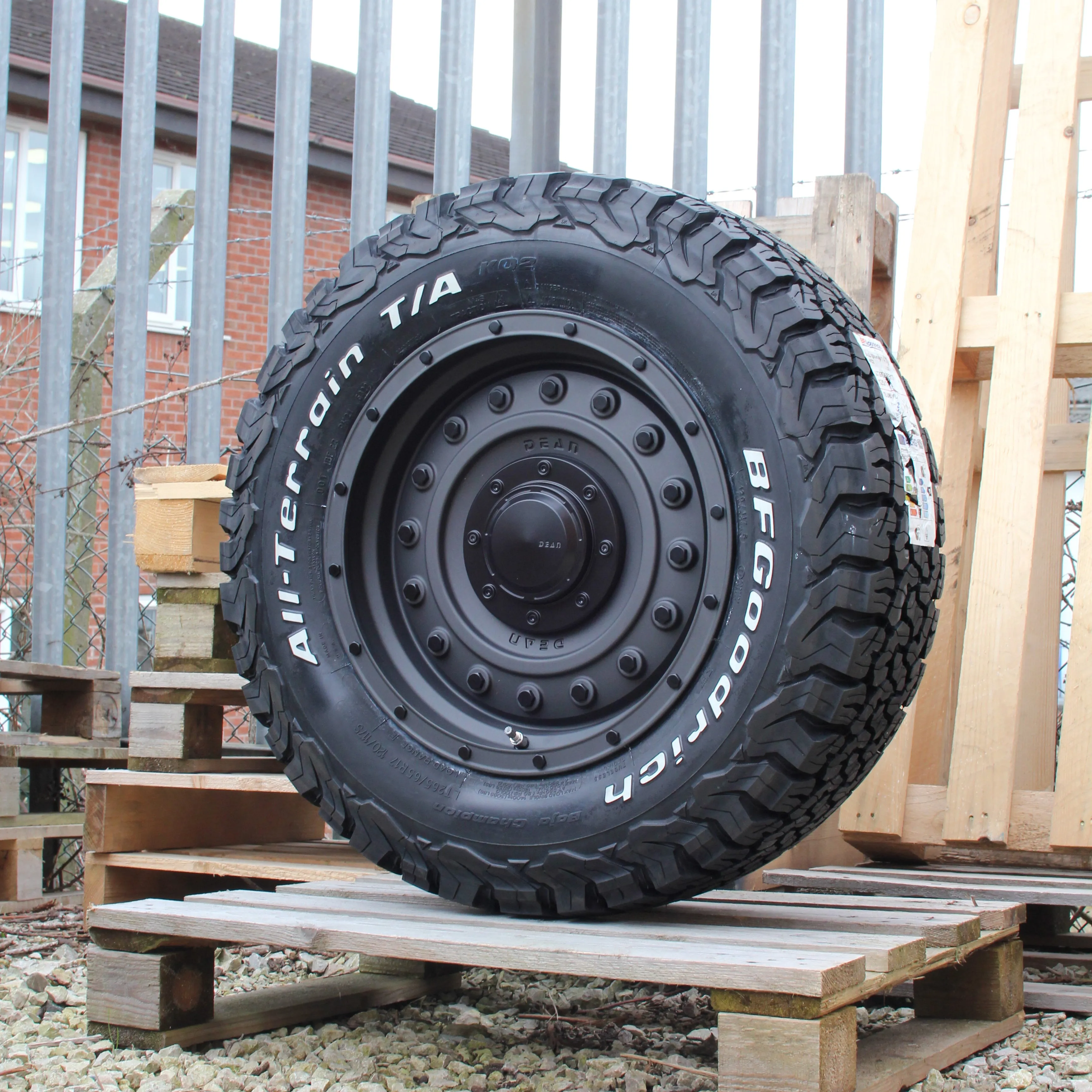 DEAN COLORADO 17" Wheel & Tyre Package for Toyota Hilux (2016 )