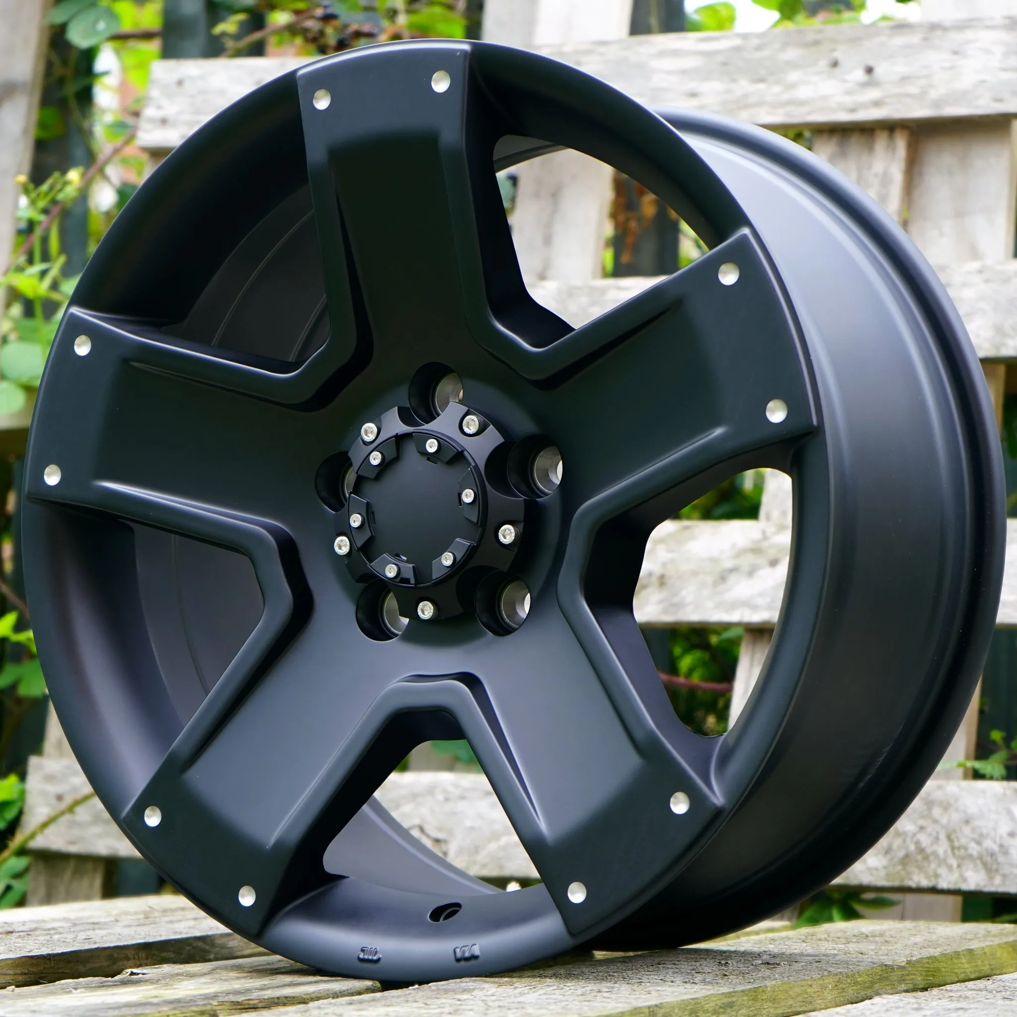 Tomahawk Outlaw Wheel & Tyre Package for Volkswagen Crafter (2017 )