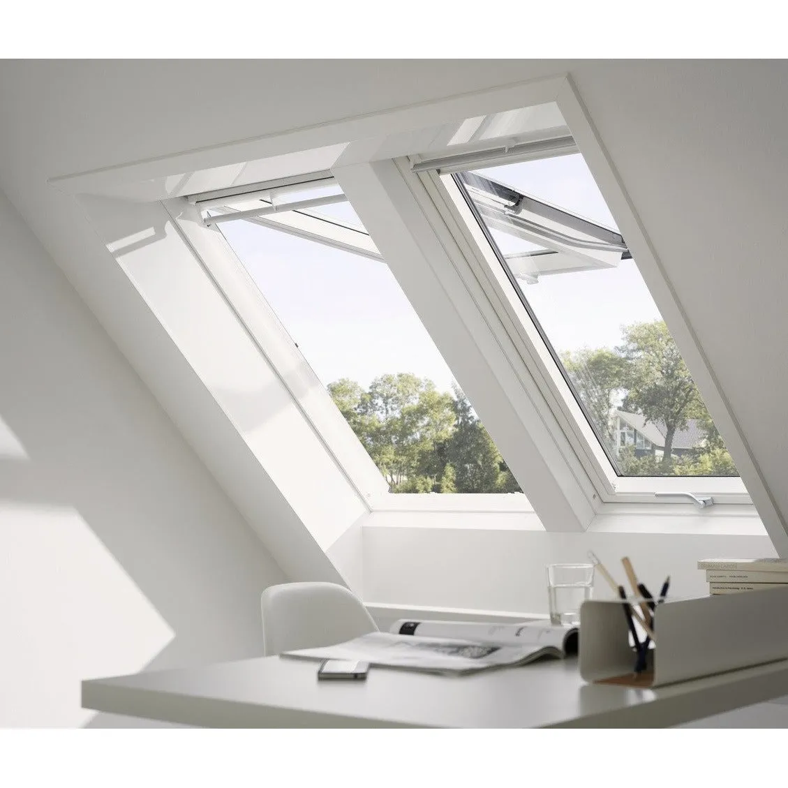 VELUX GPU CK04 0070 Maintenance Free Polyurethane Top-Hung Window (55 x 98 cm)