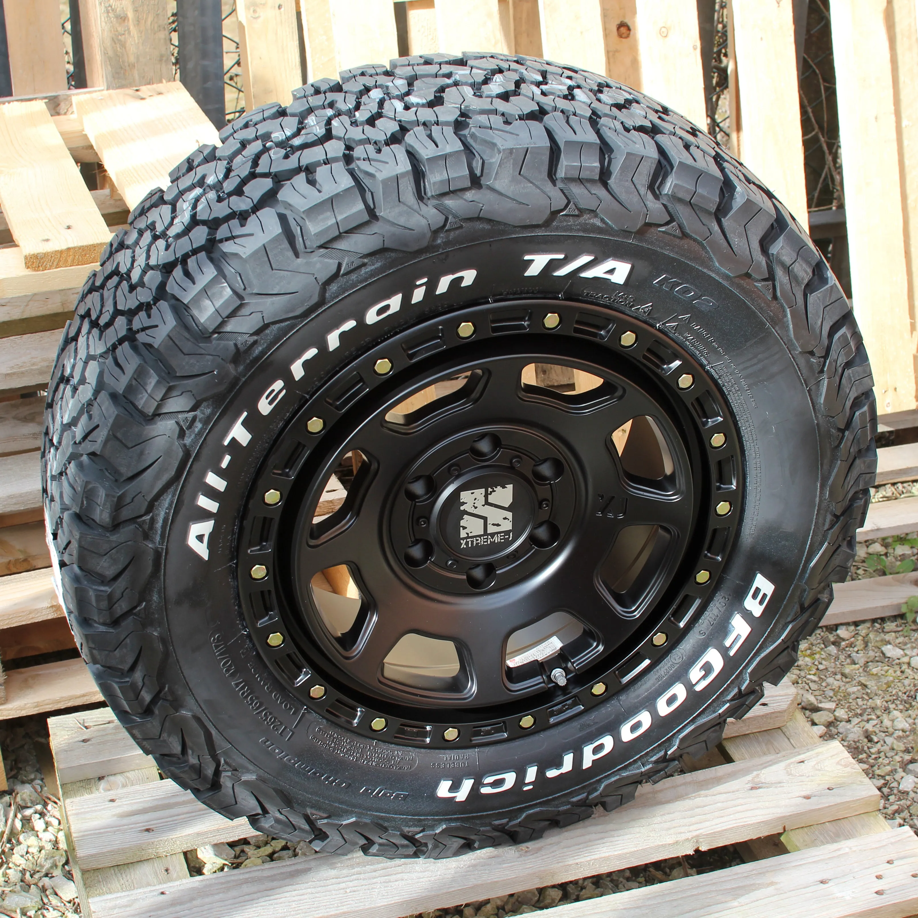XTREME-J XJ07 17" Wheel & Tyre Package for Toyota Hilux (2016 )